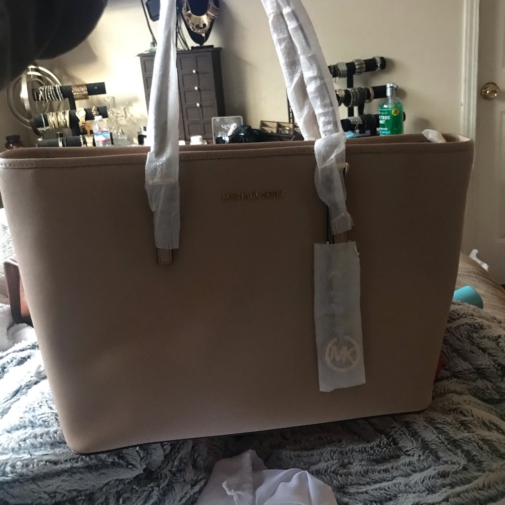 MK mult funt tote leather